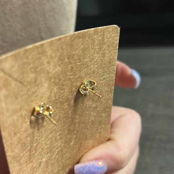 Elegant Gold and White Pearl Drop Earrings - Picture 3 of 3